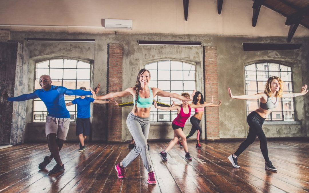Cansou da academia convencional? Saiba os benefícios da dança fitness e como ela pode contribuir na sua corrida